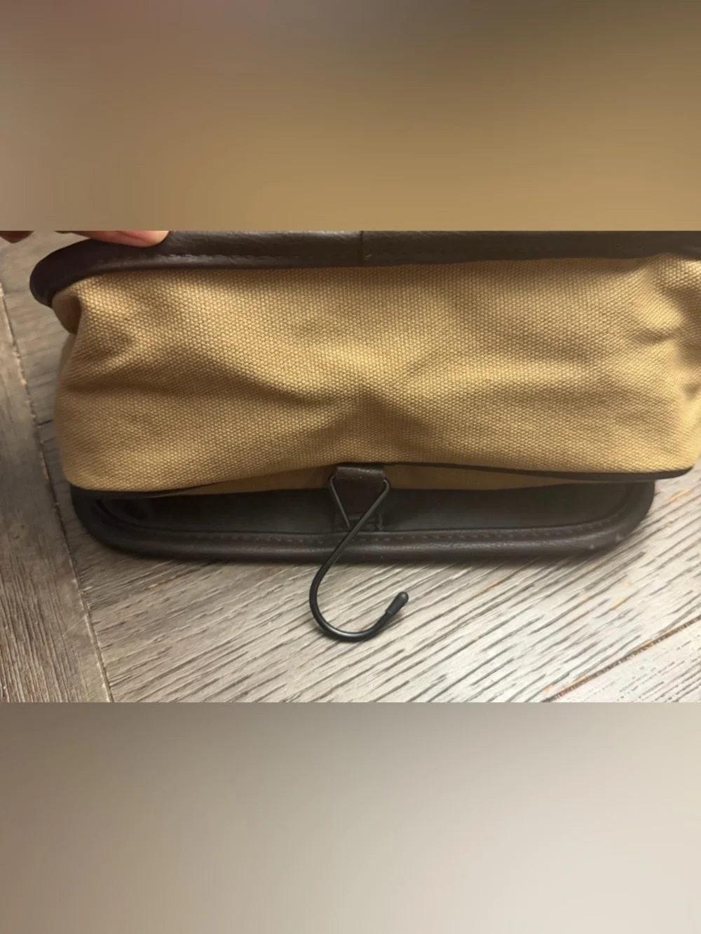 Tommy Bahama Travel Personal Hanging Bag With Multiple Pockets